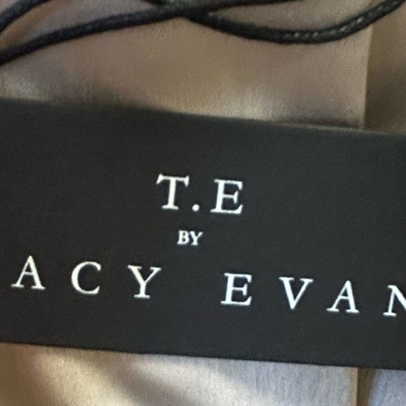 Tracey Evan’s/NWT/ XL/ Women's Cream faux Wrap Top - Picture 9 of 11